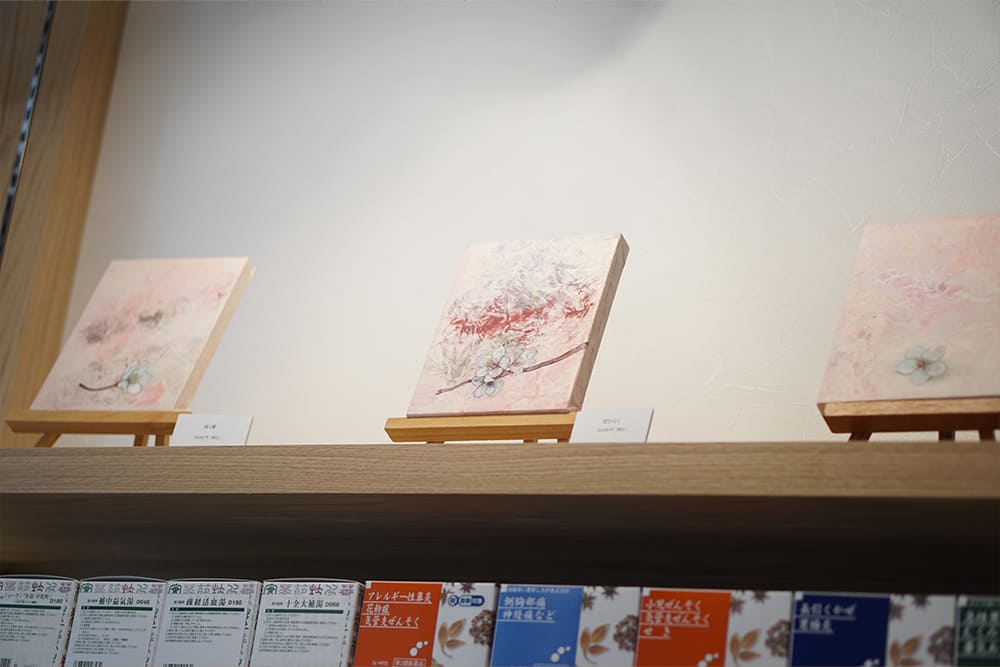 八鈴堂で販売されている日本画作品で、モチーフは桜。作家は阿部さなえ